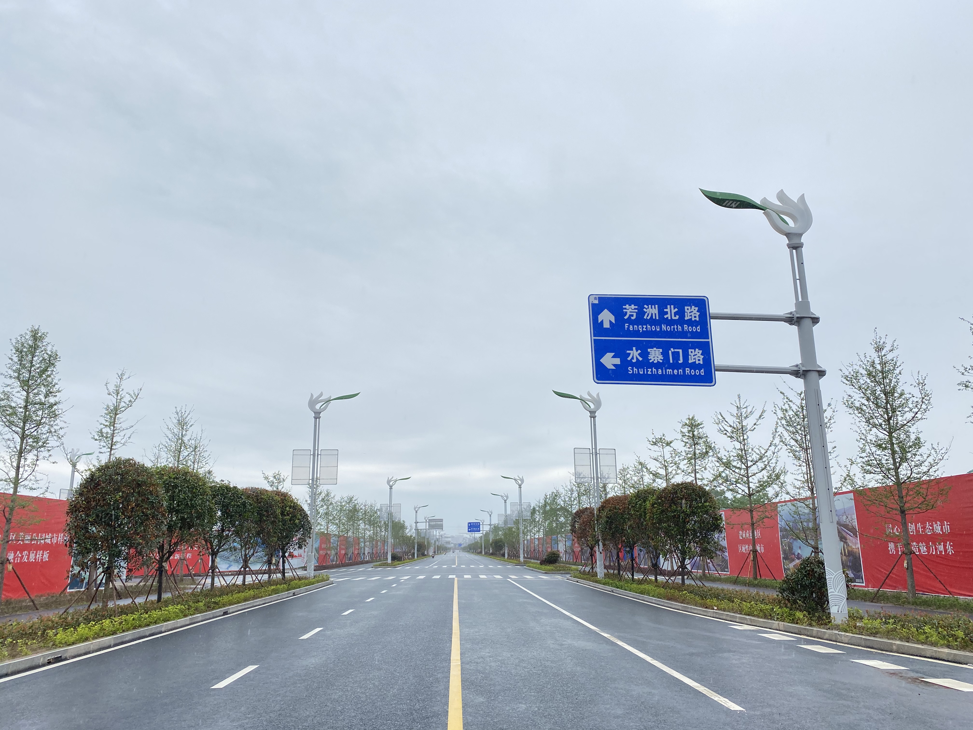 智慧路燈標(biāo)準(zhǔn)答案——遂寧首條多桿合一智慧景觀(guān)路燈示范段！