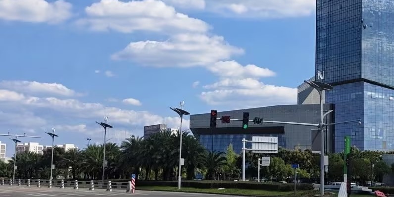 新能源“風(fēng)光無(wú)限”！華體風(fēng)光儲(chǔ)充一體化解決方案“碳”尋未來(lái)“源動(dòng)力”